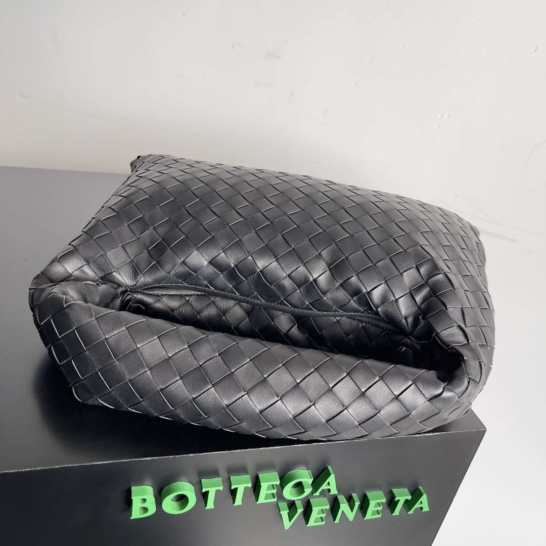 Bottega Veneta BV 763966 Small Hop oyster Bag Black