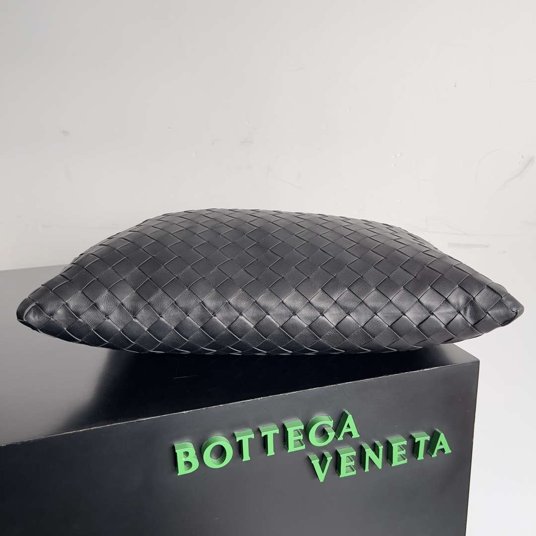 Bottega Veneta BV 763966 Small Hop oyster Bag Black