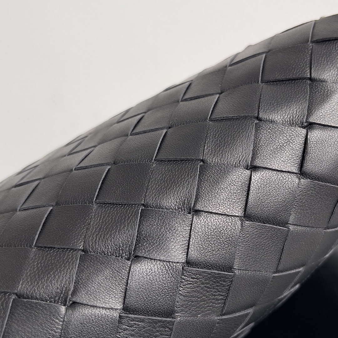 Bottega Veneta BV 763966 Small Hop oyster Bag Black