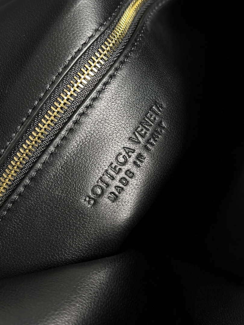 Bottega Veneta BV 763970 Large Hop Fondant Bag Black
