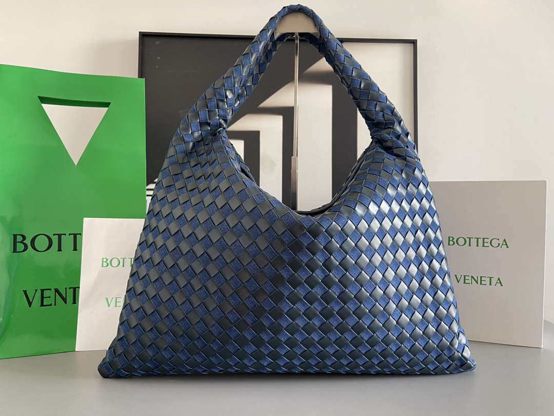 Bottega Veneta BV 763970 Large Hop Fondant Bag Blue