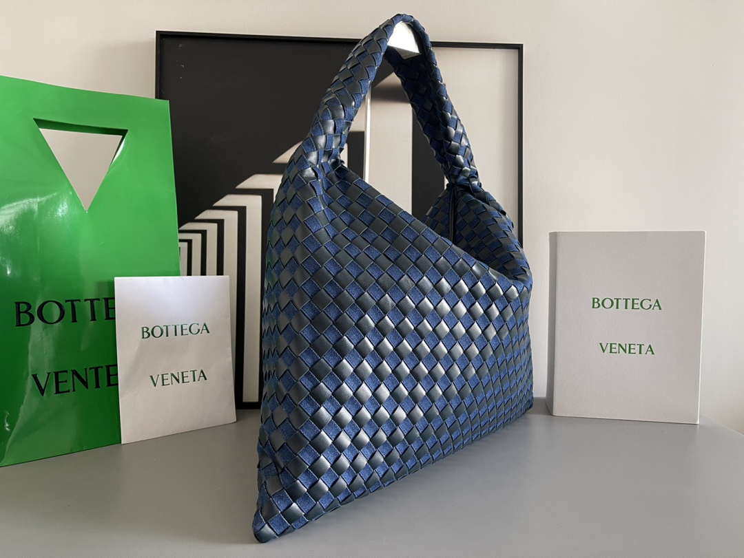 Bottega Veneta BV 763970 Large Hop Fondant Bag Blue