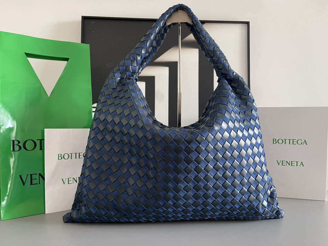 Bottega Veneta BV 763970 Large Hop Fondant Bag Blue