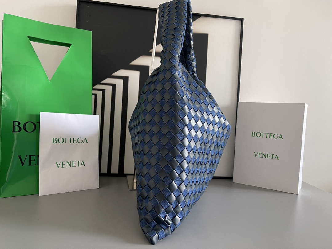 Bottega Veneta BV 763970 Large Hop Fondant Bag Blue