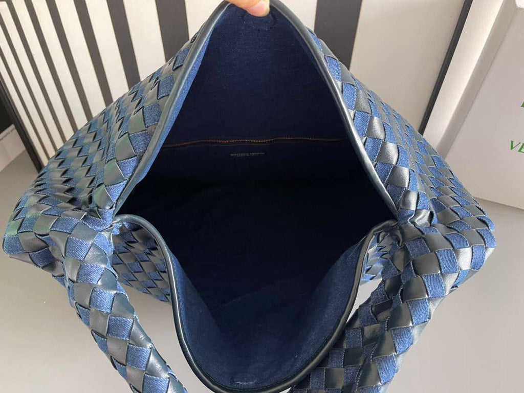 Bottega Veneta BV 763970 Large Hop Fondant Bag Blue