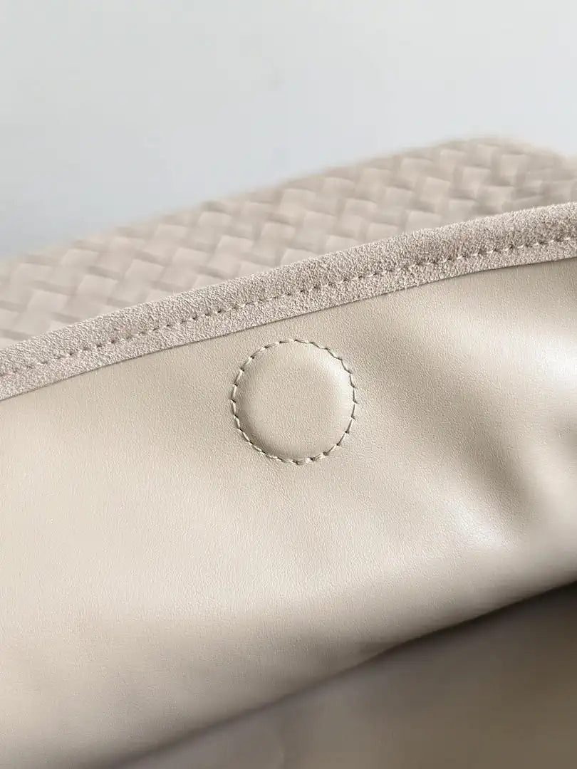 Bottega Veneta BV 763970 Large Hop Fondant Bag BV95092 Suede Leather