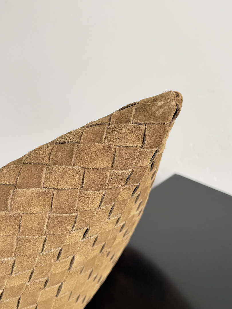 Bottega Veneta BV 763970 Large Hop Fondant Bag Camel Suede Leather