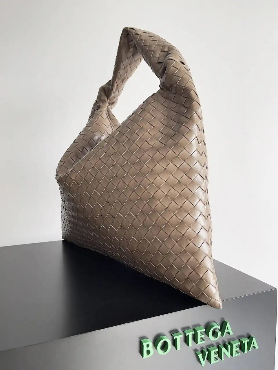 Bottega Veneta BV 763970 Large Hop Fondant Bag Coffer