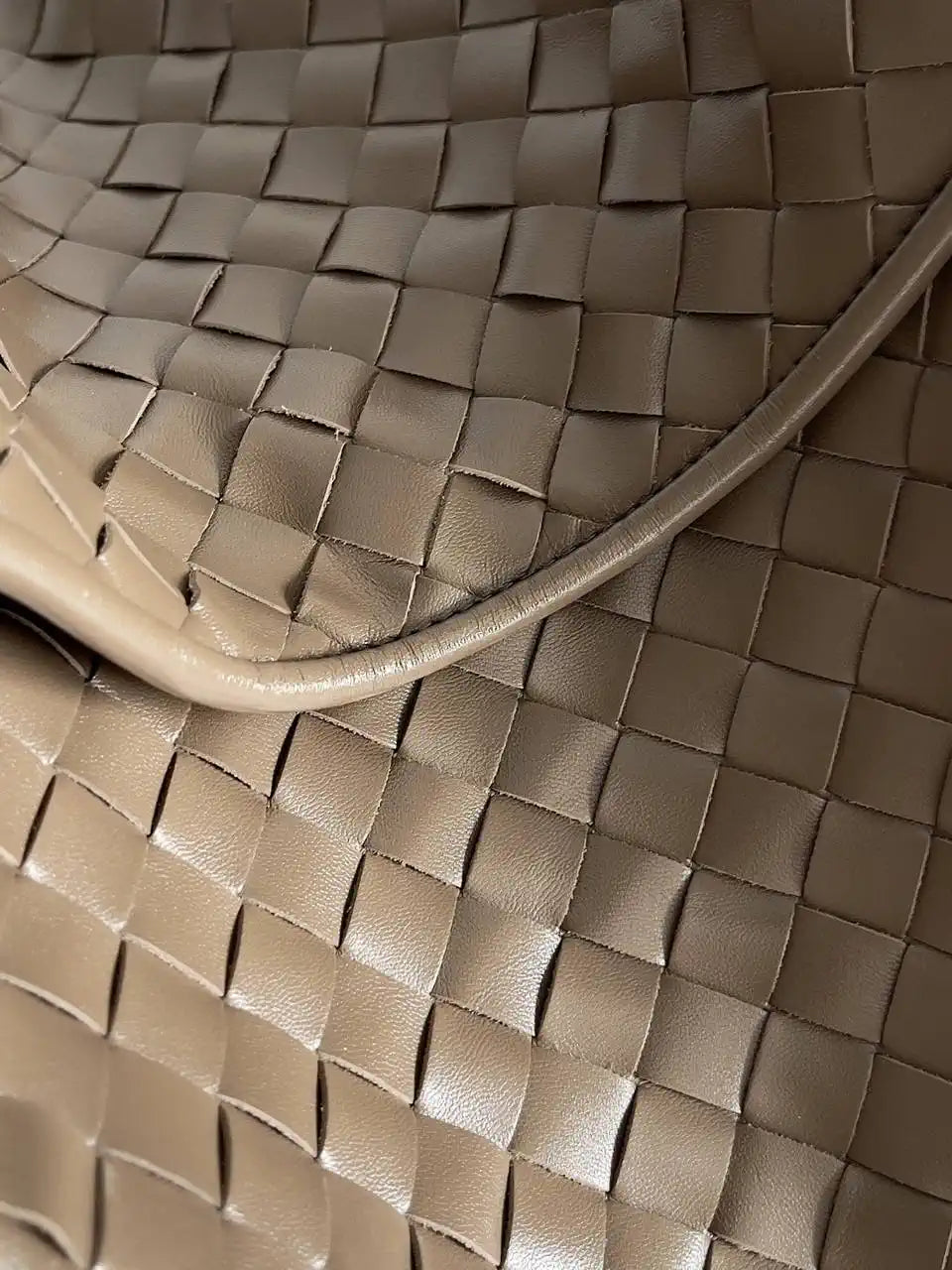 Bottega Veneta BV 763970 Large Hop Fondant Bag Coffer