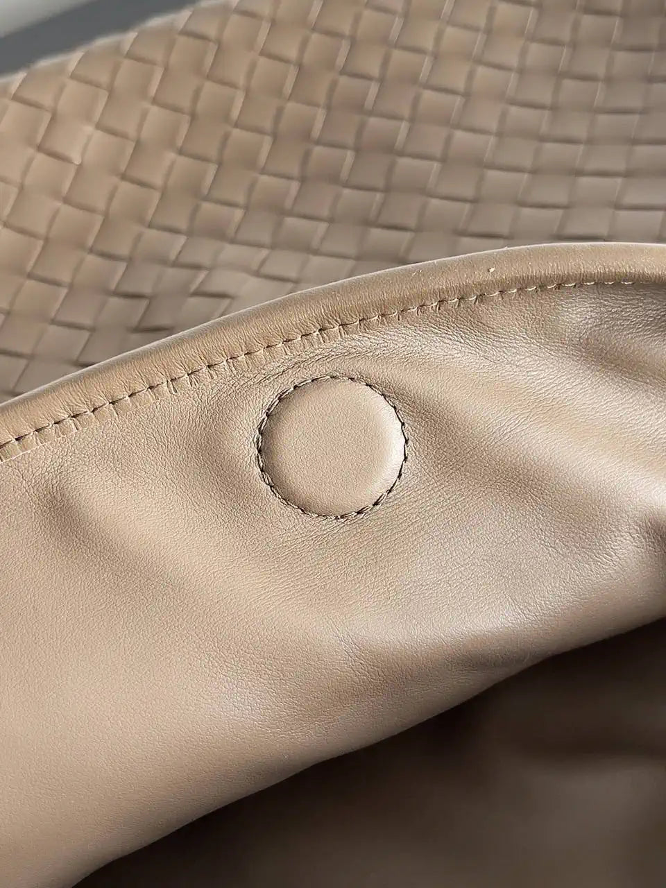 Bottega Veneta BV 763970 Large Hop Fondant Bag Coffer