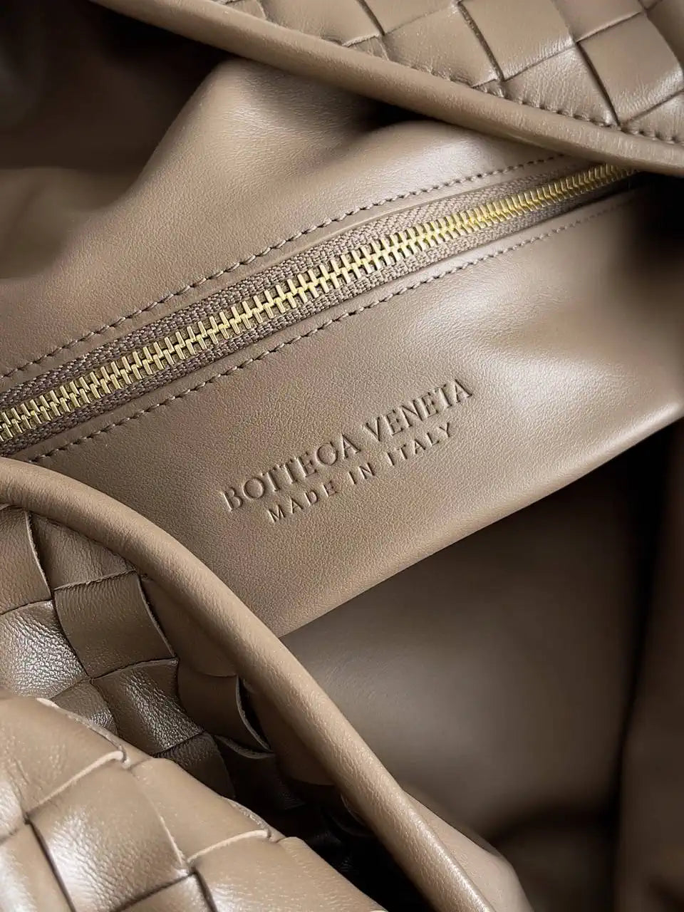 Bottega Veneta BV 763970 Large Hop Fondant Bag Coffer