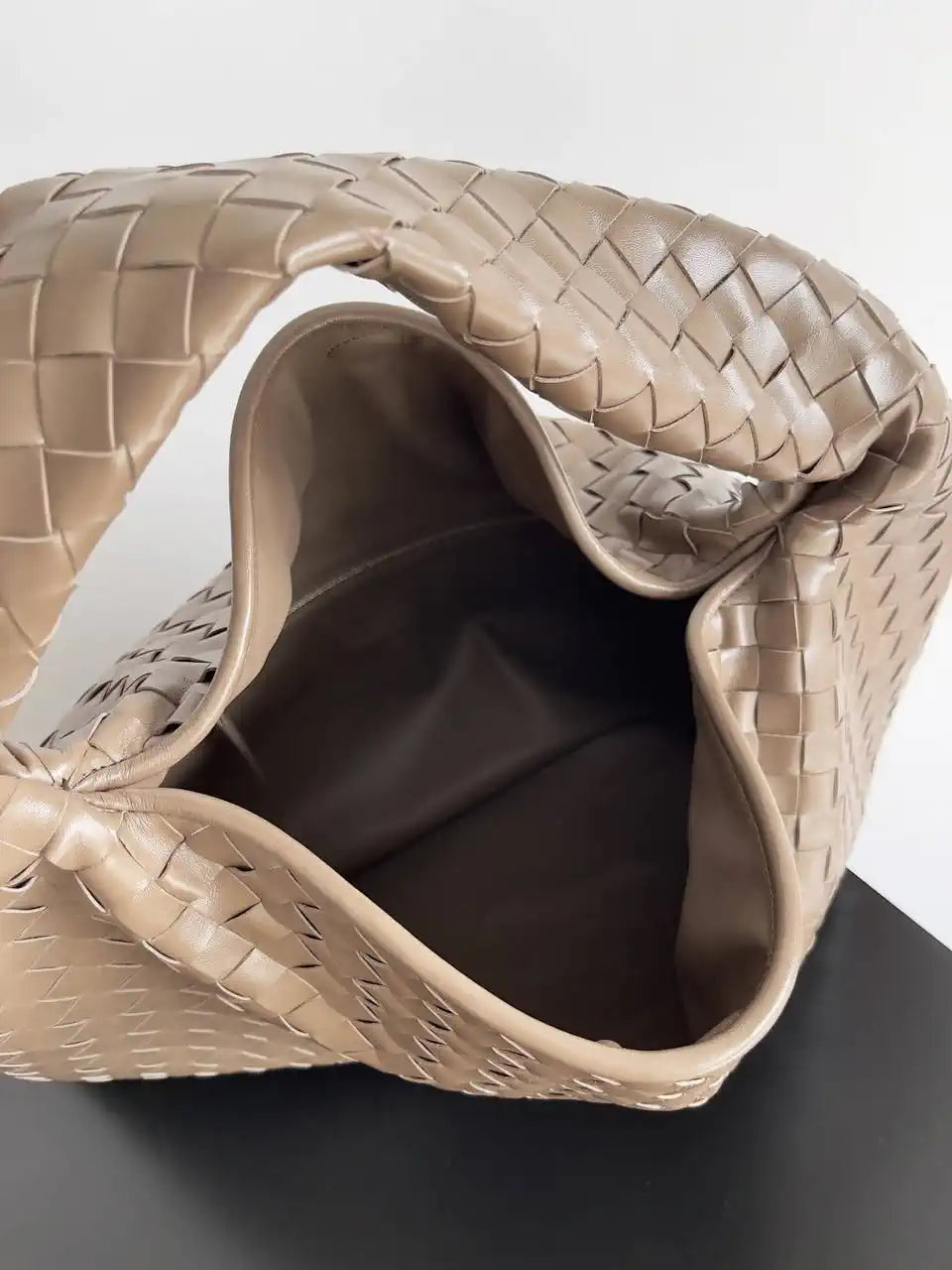 Bottega Veneta BV 763970 Large Hop Fondant Bag Coffer