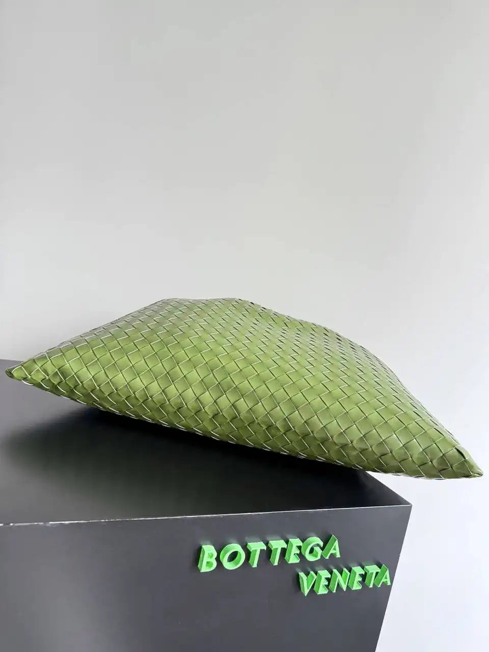 Bottega Veneta BV 763970 Large Hop Fondant Bag Green