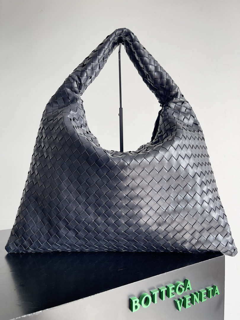 Bottega Veneta BV 763970 Large Hop Fondant Bag Navy Blue
