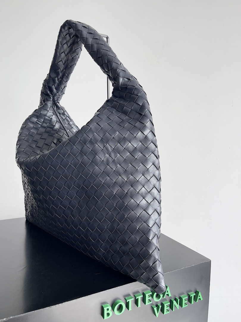 Bottega Veneta BV 763970 Large Hop Fondant Bag Navy Blue