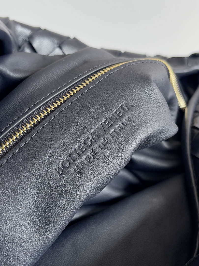 Bottega Veneta BV 763970 Large Hop Fondant Bag Navy Blue