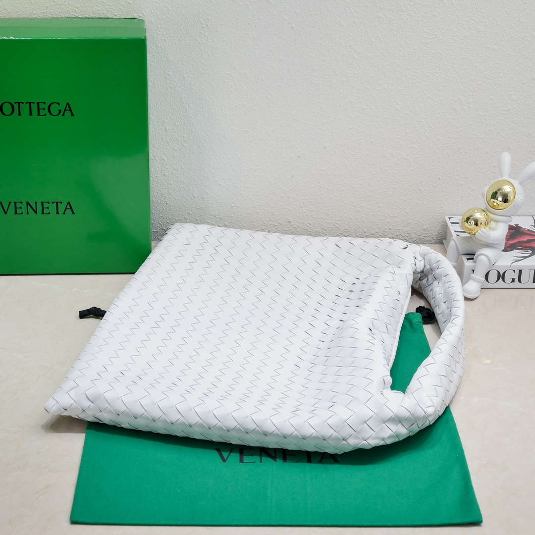 Bottega Veneta BV 763970 Large Hop Fondant Bag White