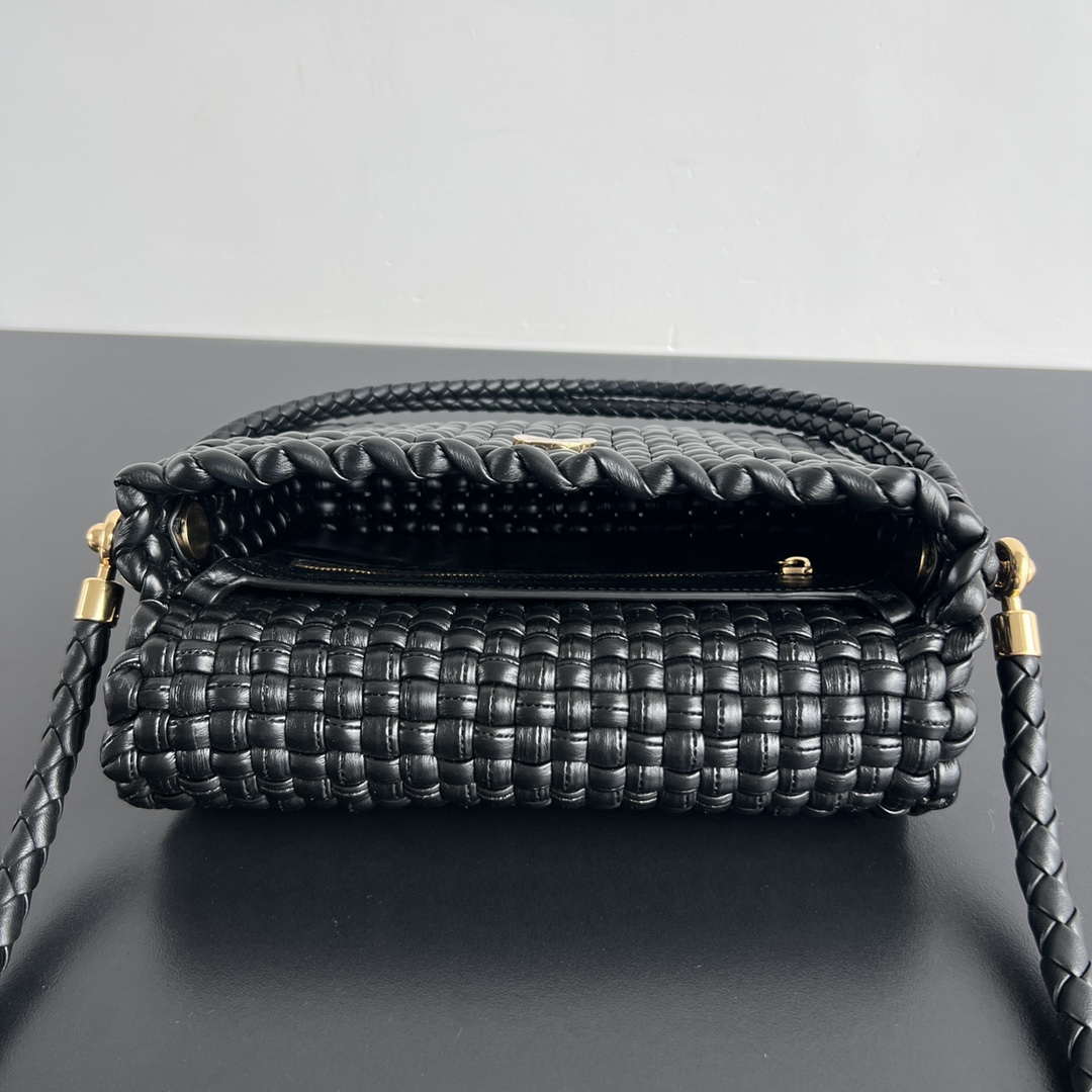 Bottega Veneta BV 764073 Patti Shoulder Bag BV92059