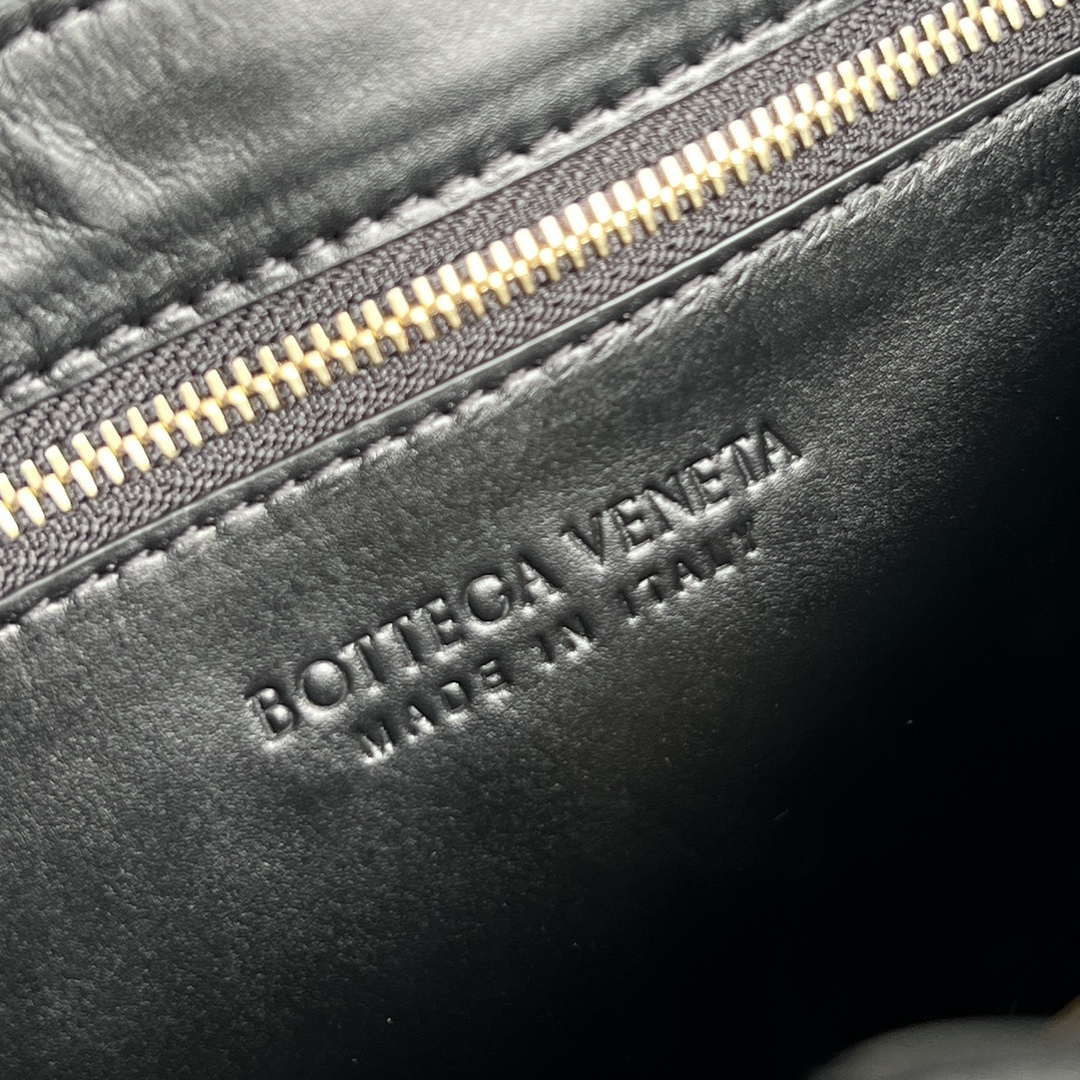 Bottega Veneta BV 764073 Patti Shoulder Bag BV92059
