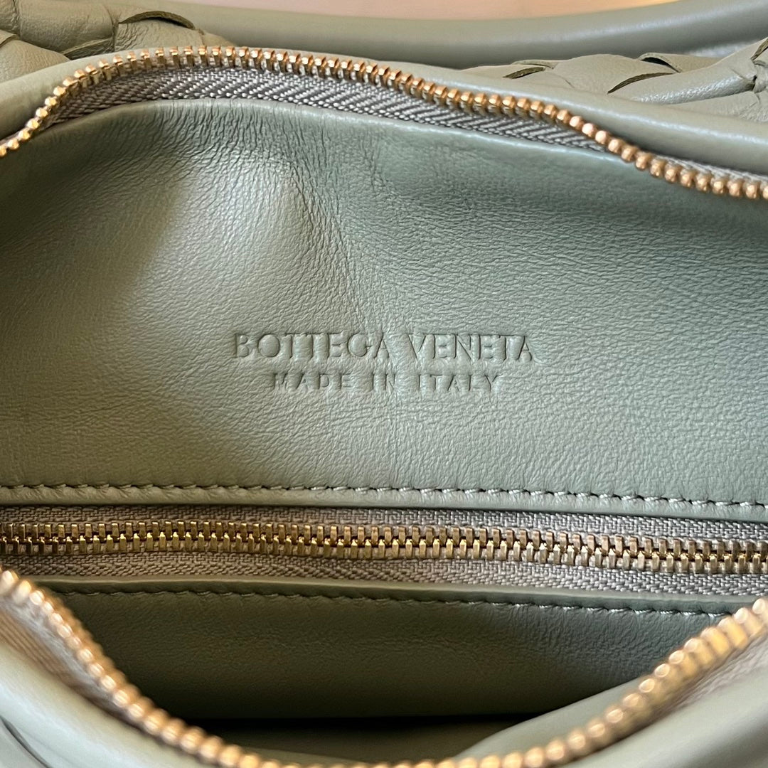 Bottega Veneta BV 764281 Medium Gemelli Light Green
