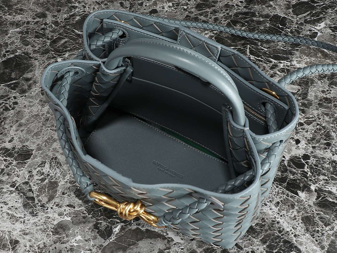 Bottega Veneta BV 766014 Small Andiamo BV9011
