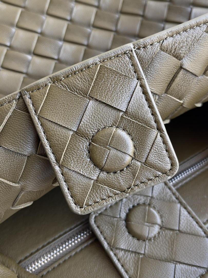 Bottega Veneta BV 766016 Medium Andiamo BV90121