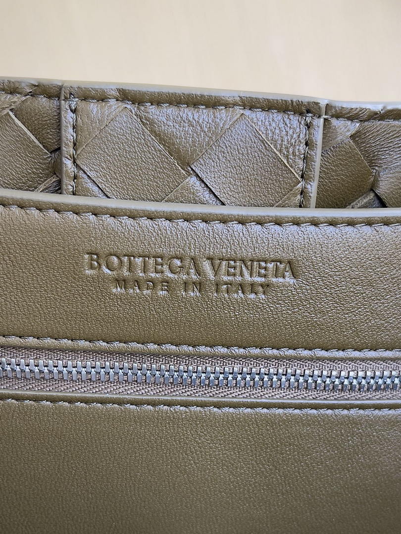 Bottega Veneta BV 766016 Medium Andiamo BV90121