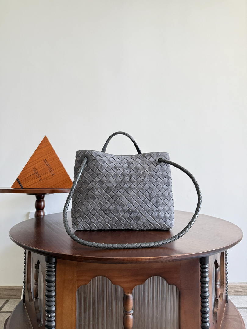 Bottega Veneta BV 766016 Medium Andiamo Suede BV90129