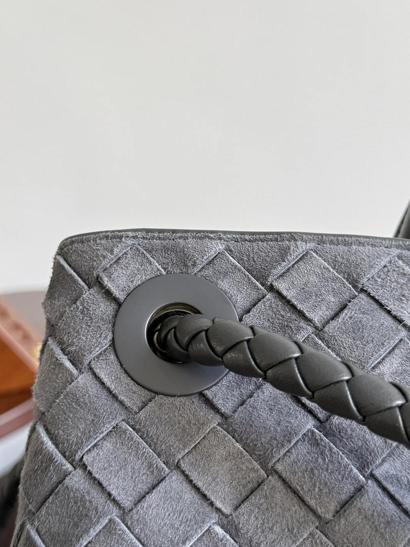 Bottega Veneta BV 766016 Medium Andiamo Suede BV90129