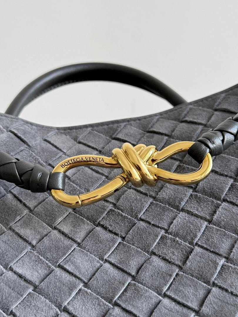 Bottega Veneta BV 766016 Medium Andiamo Suede BV90129