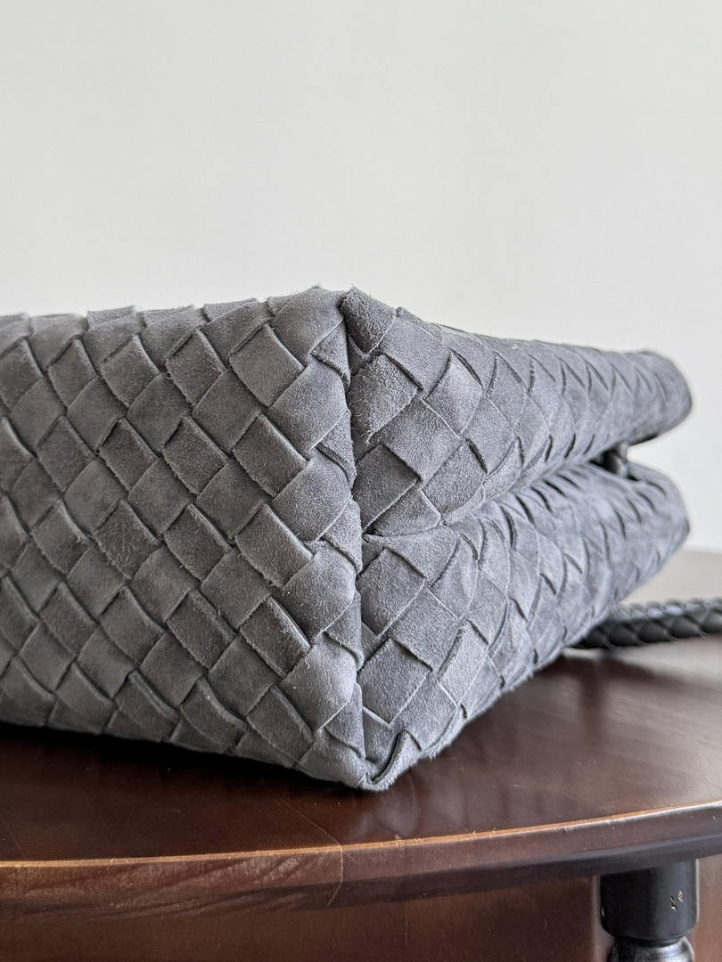 Bottega Veneta BV 766016 Medium Andiamo Suede BV90129