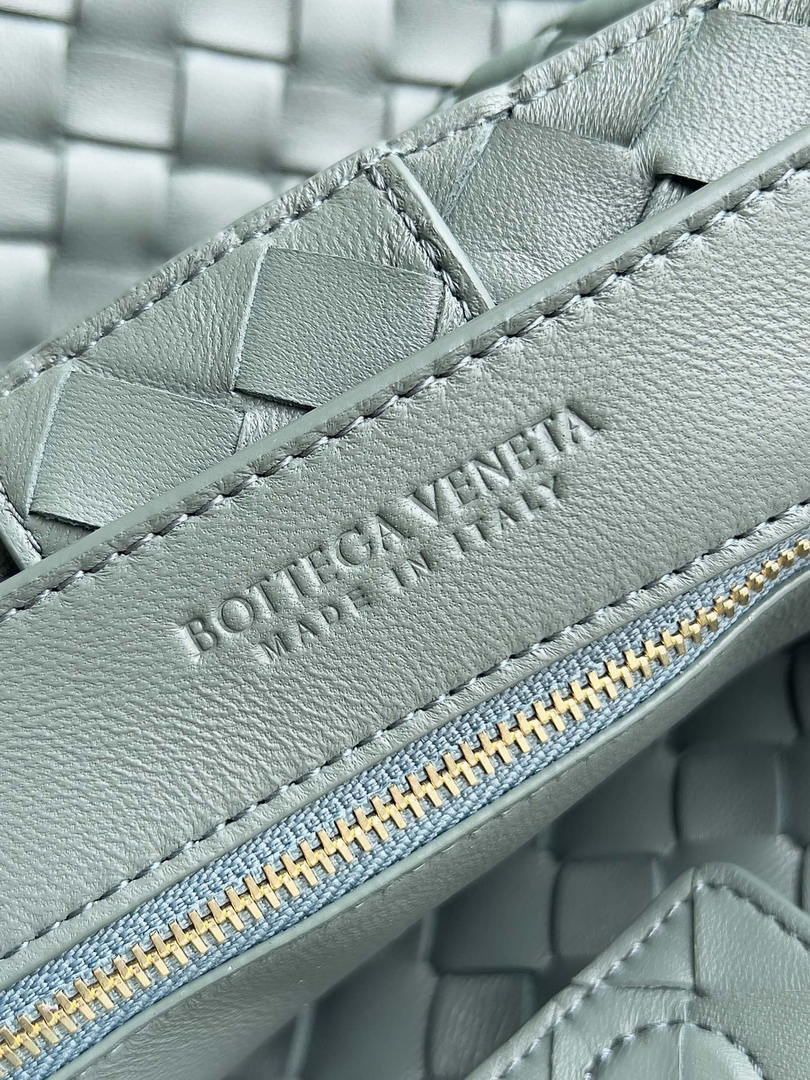 Bottega Veneta BV 766016 Medium Andiamo Suede BV90137