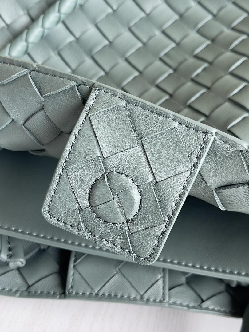 Bottega Veneta BV 766016 Medium Andiamo Suede BV90137