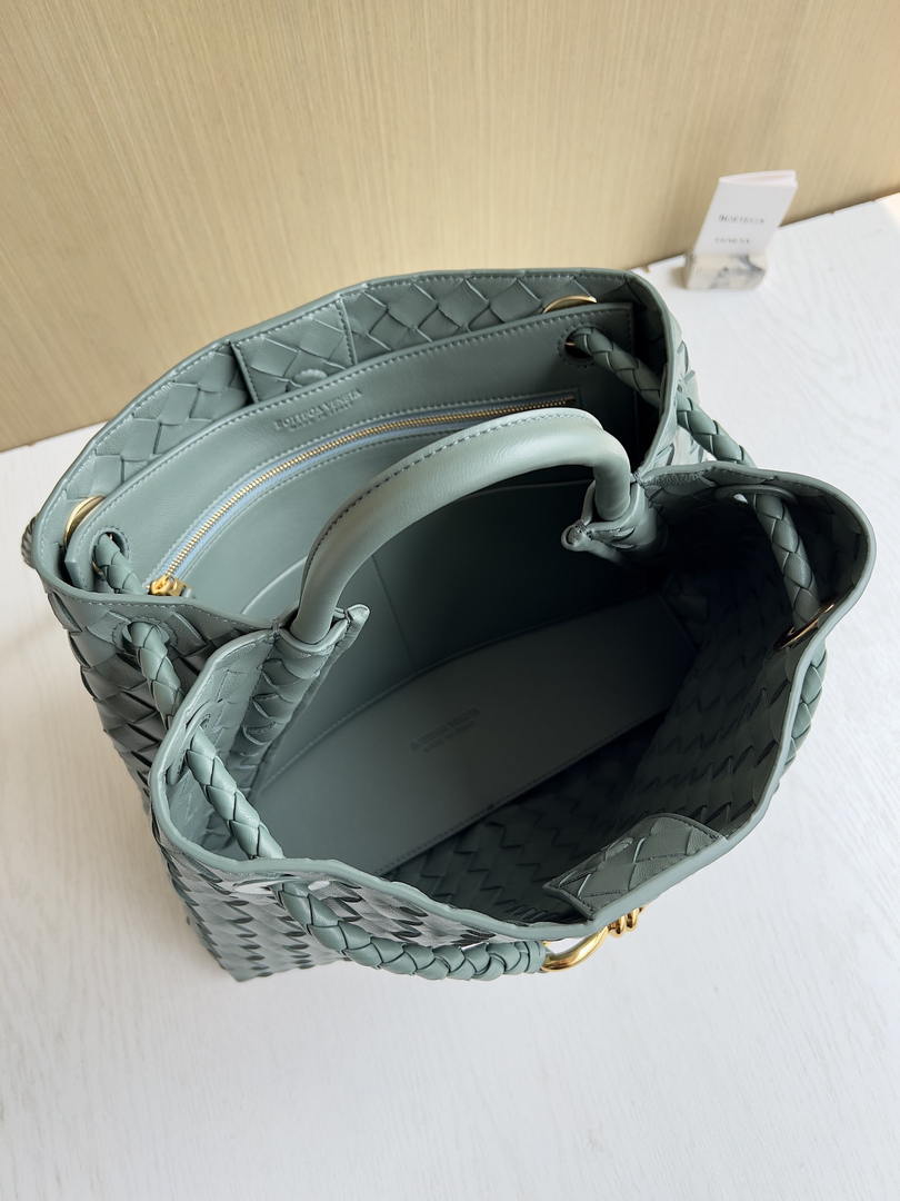 Bottega Veneta BV 766016 Medium Andiamo Suede BV90137