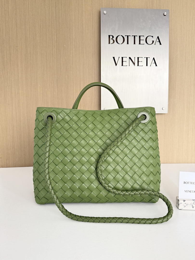 Bottega Veneta BV 766016 Medium Andiamo Suede BV90136