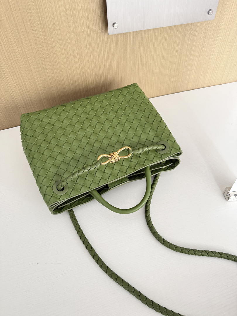 Bottega Veneta BV 766016 Medium Andiamo Suede BV90136