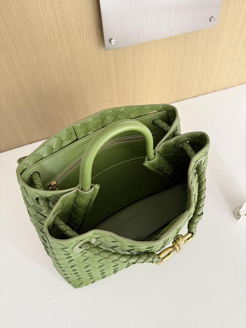Bottega Veneta BV 766016 Medium Andiamo Suede BV90136