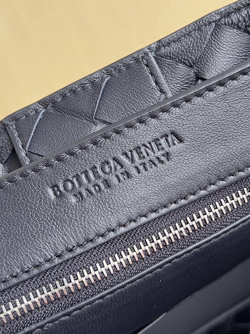 Bottega Veneta BV 766016 Medium Andiamo BV90122