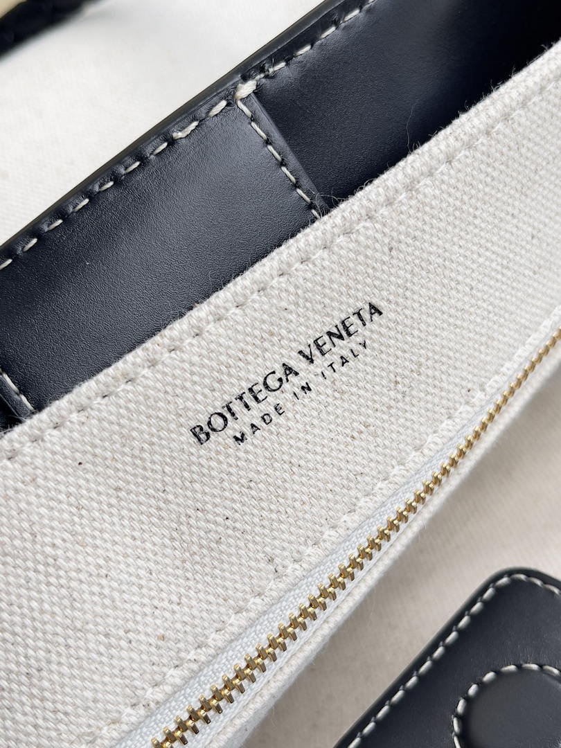 Bottega Veneta BV 766016 Medium Andiamo BV90124