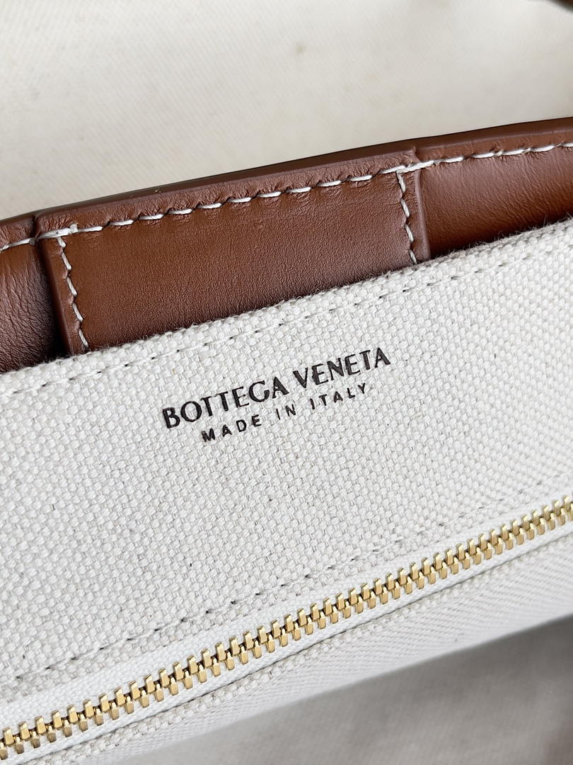Bottega Veneta BV 766016 Medium Andiamo BV90128