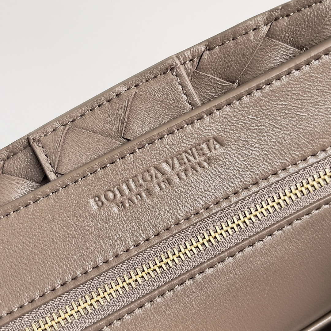 Bottega Veneta BV 766016 Medium Andiamo BV9018