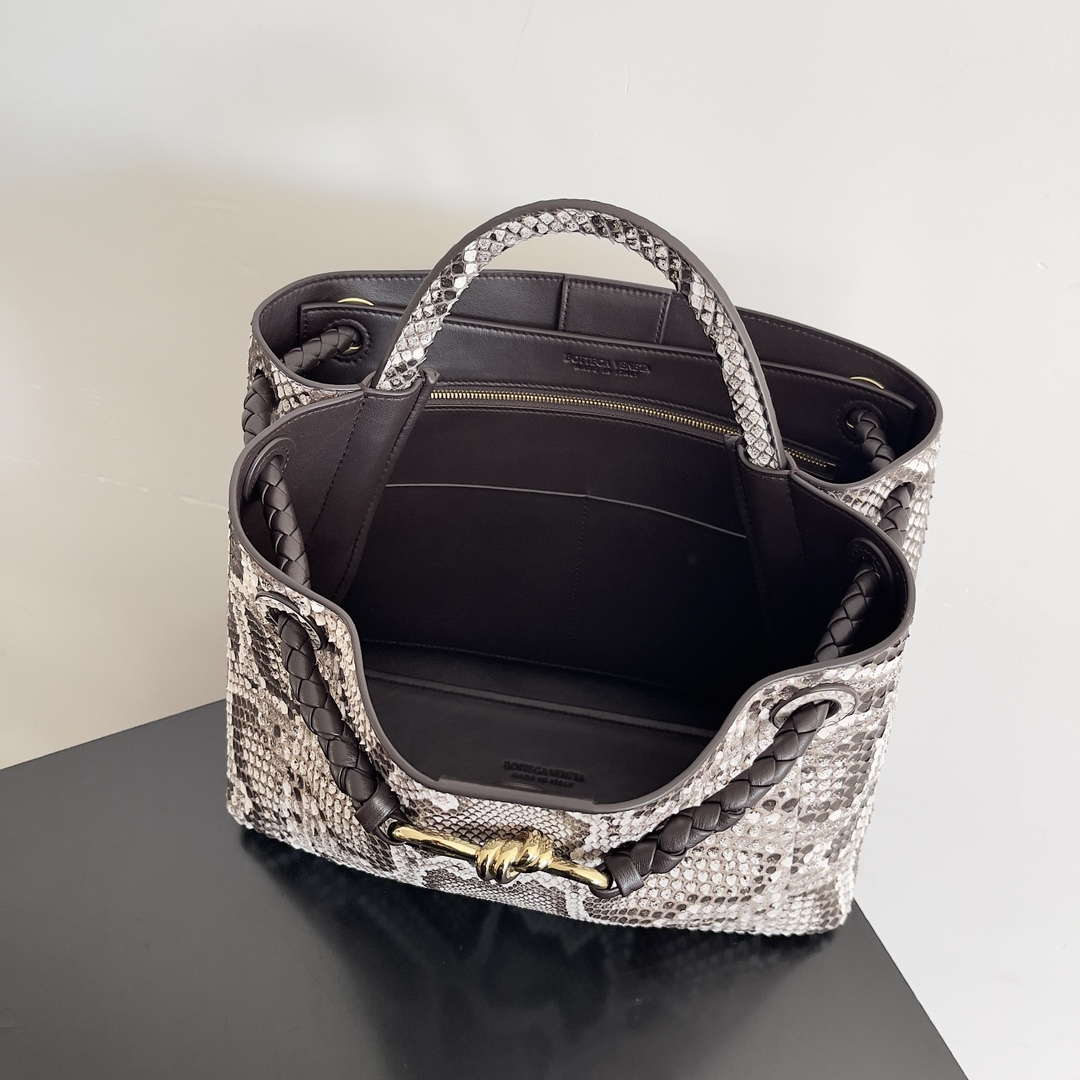 Bottega Veneta BV 743572 Medium Andiamo Snakeskin Handbag BV9069