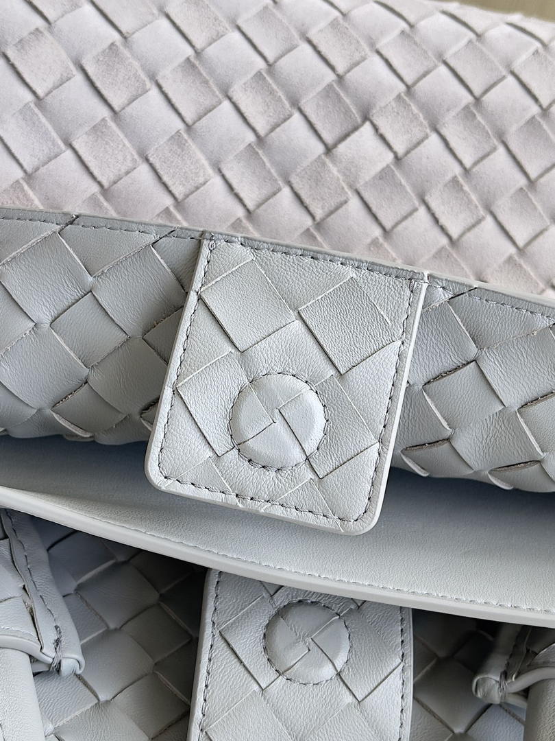 Bottega Veneta BV 766016 Medium Andiamo Suede BV90133