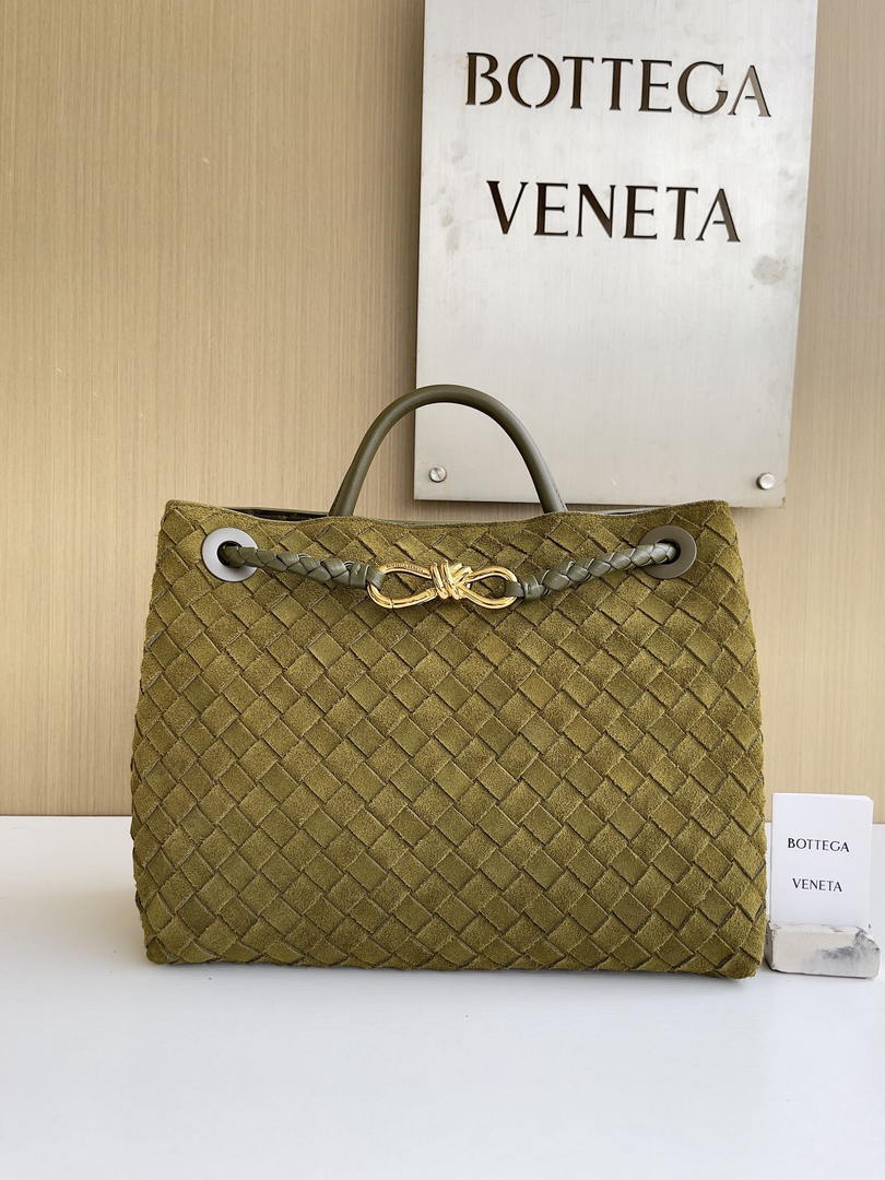 Bottega Veneta BV 766016 Medium Andiamo Suede BV90132