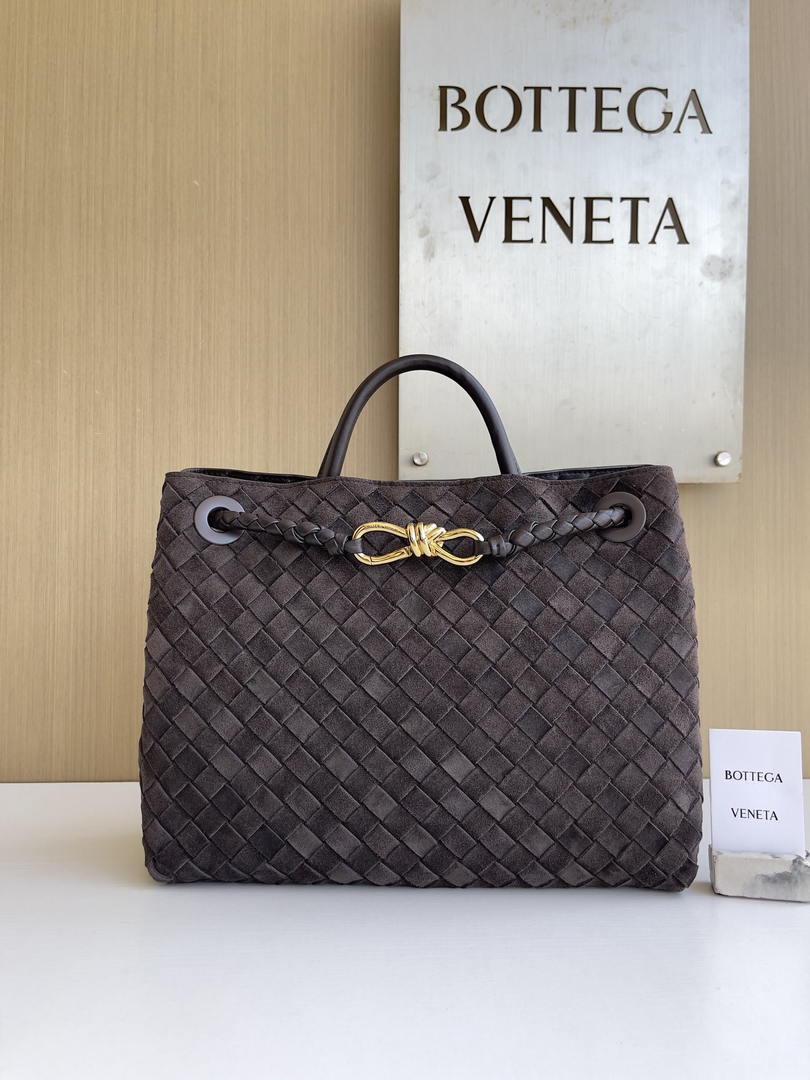 Bottega Veneta BV 766016 Medium Andiamo Suede BV90130