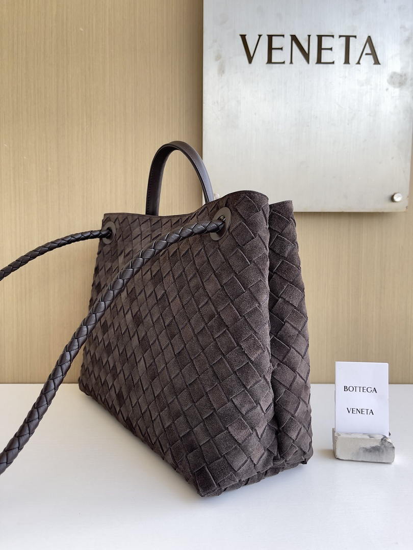 Bottega Veneta BV 766016 Medium Andiamo Suede BV90130
