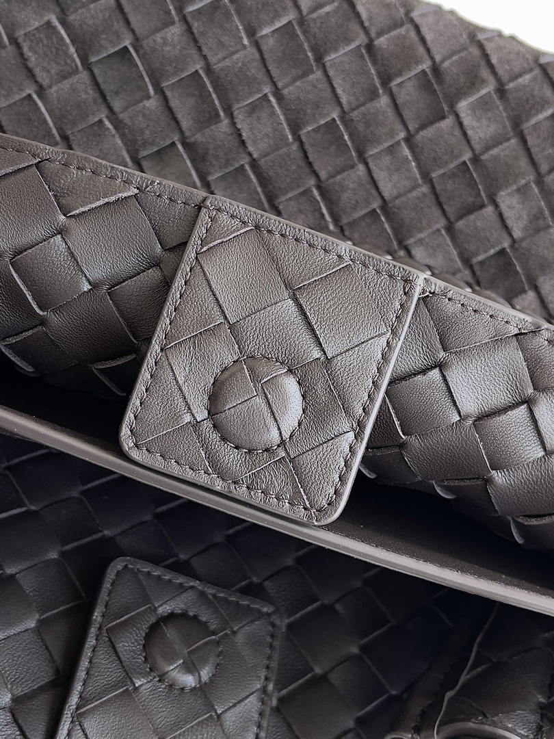 Bottega Veneta BV 766016 Medium Andiamo Suede BV90130