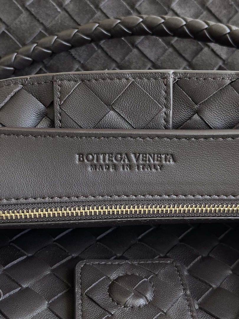 Bottega Veneta BV 766016 Medium Andiamo Suede BV90130