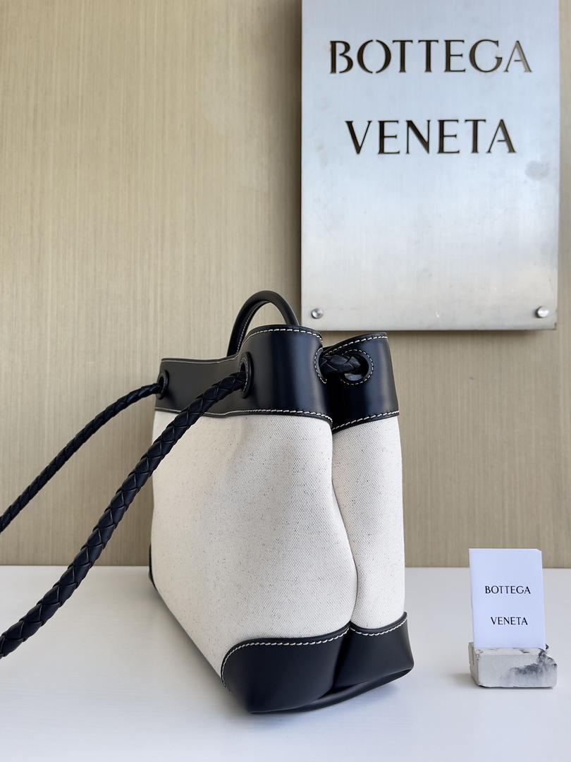 Bottega Veneta BV 766016 Medium Andiamo Suede BV90138