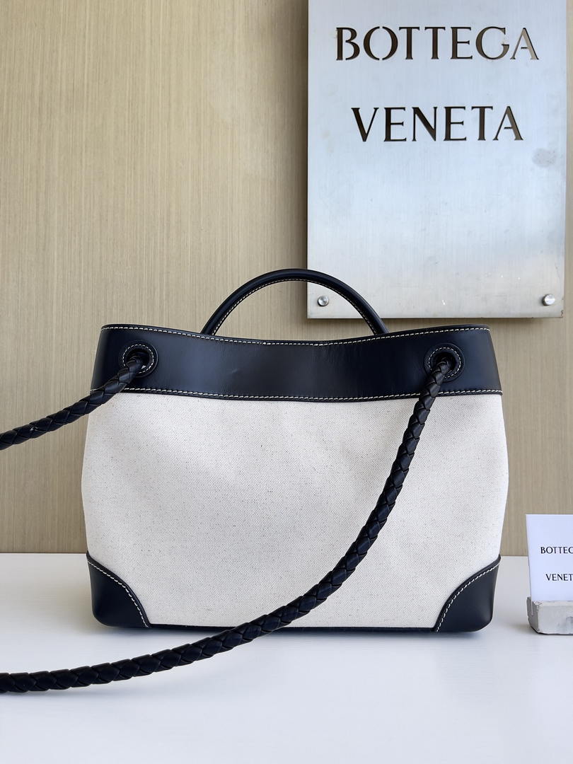Bottega Veneta BV 766016 Medium Andiamo Suede BV90138